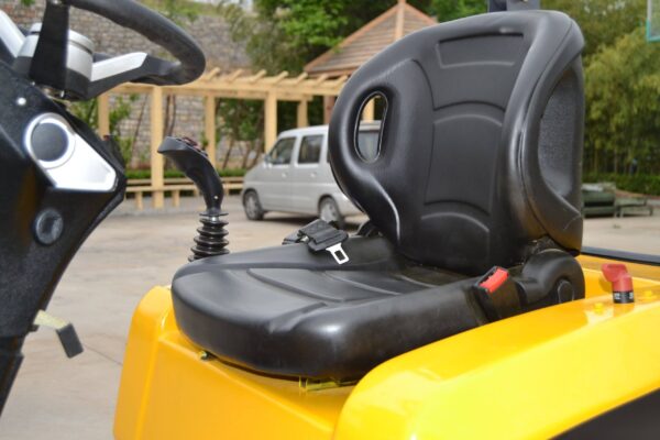 New TYPHON Wheel Loader with Kubota D1105 engine 24 hp 1 ton Load USA - Image 6