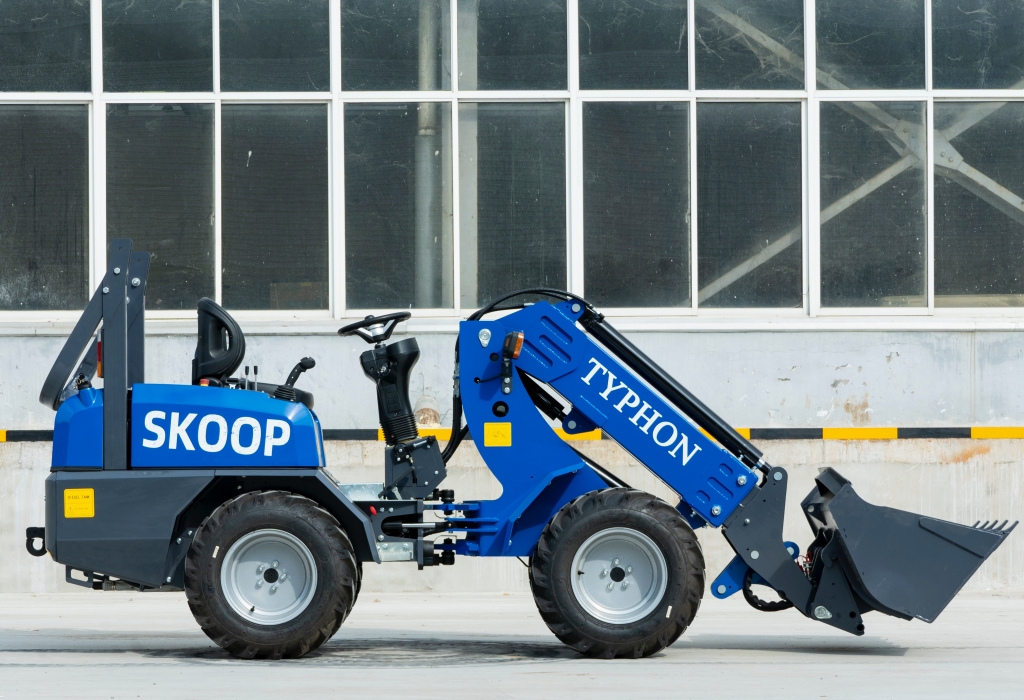 New TYPHON Telescopic Wheel Loader with Kubota D1105 engine 25 hp 1 ton Load USA - Image 18