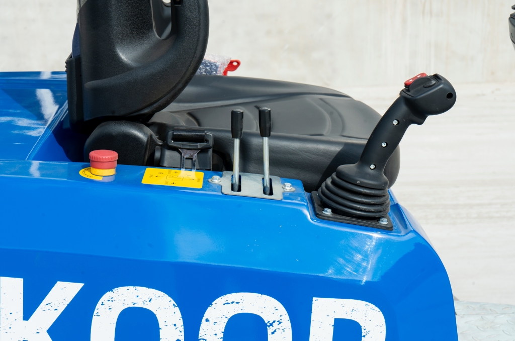 New TYPHON Telescopic Wheel Loader with Kubota D1105 engine 25 hp 1 ton Load USA - Image 9