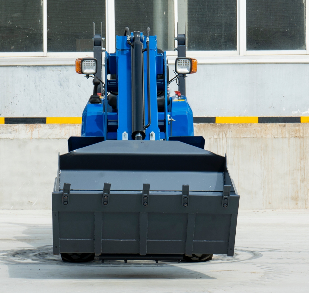 New TYPHON Telescopic Wheel Loader with Kubota D1105 engine 25 hp 1 ton Load USA - Image 16