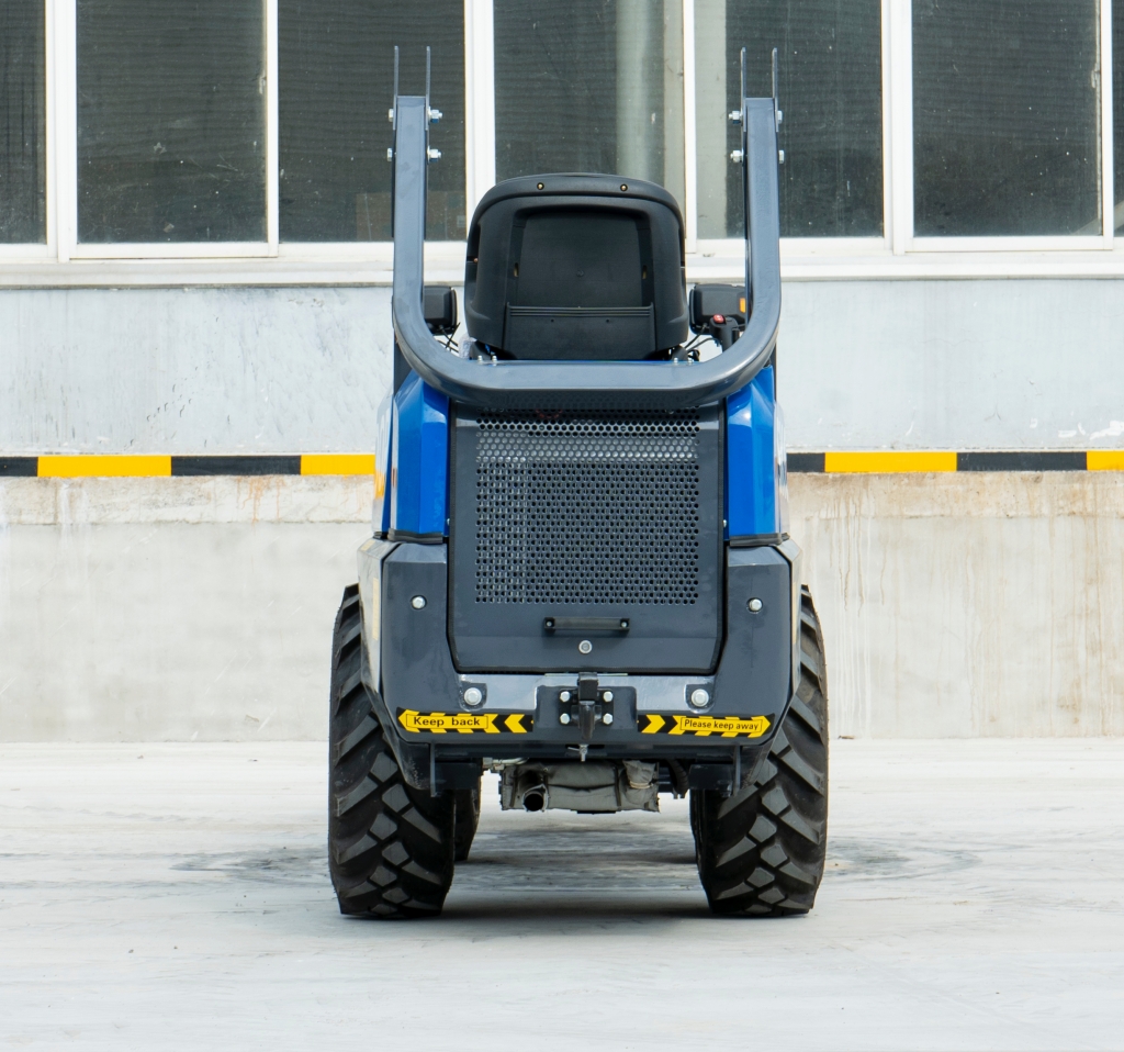 New TYPHON Telescopic Wheel Loader with Kubota D1105 engine 25 hp 1 ton Load USA - Image 12