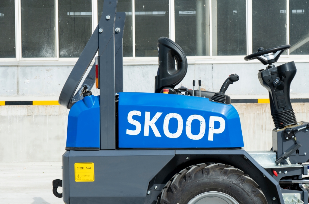 New TYPHON Telescopic Wheel Loader with Kubota D1105 engine 25 hp 1 ton Load USA - Image 11